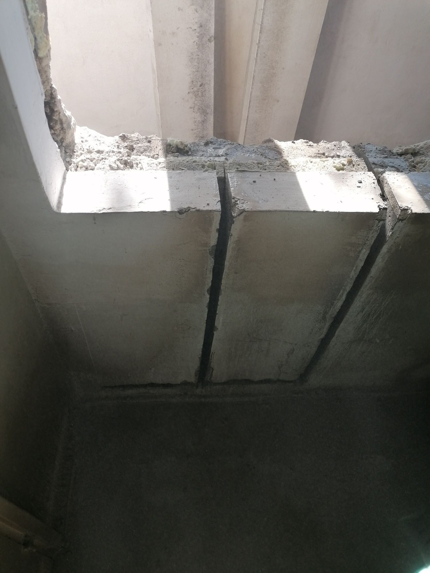 Taiere pereti beton balcon, etc,  gaura hota, slit pereți /pardoseli