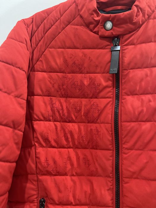 Мъжко яке на Guess