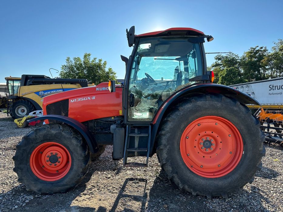 Kubota M135 GX II Tractor Kubota M135 GX II