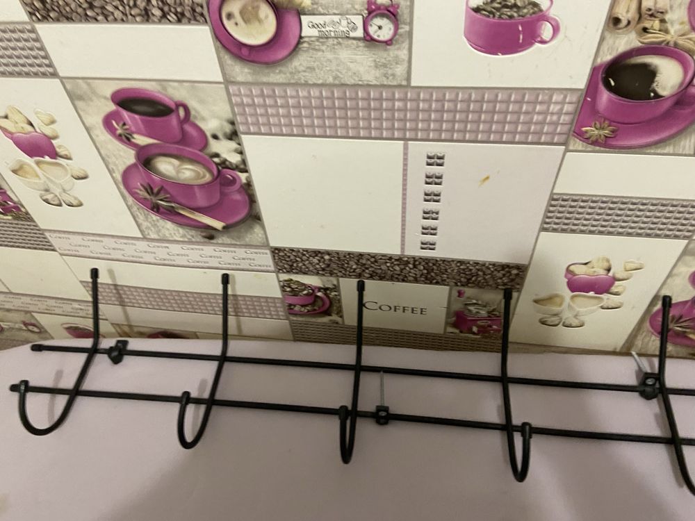 Продам вешалку , металлическую .