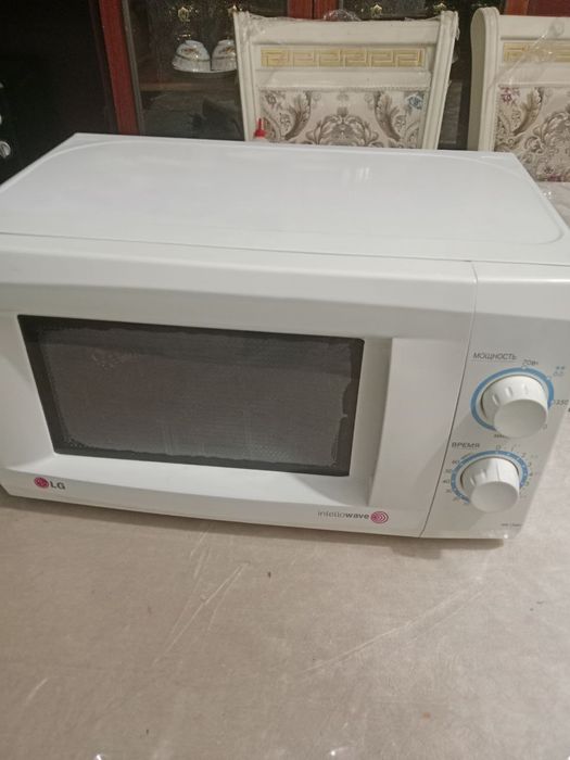 Продаётся микроволновка хорошо работает один месяц гарантия есть есть