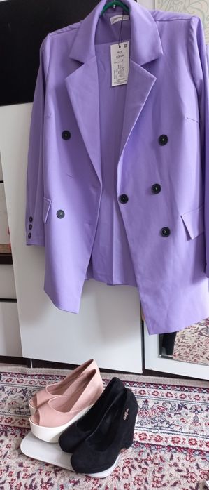 Костюм двойка сатылады  48 размер. Аяқкиім 36размер .