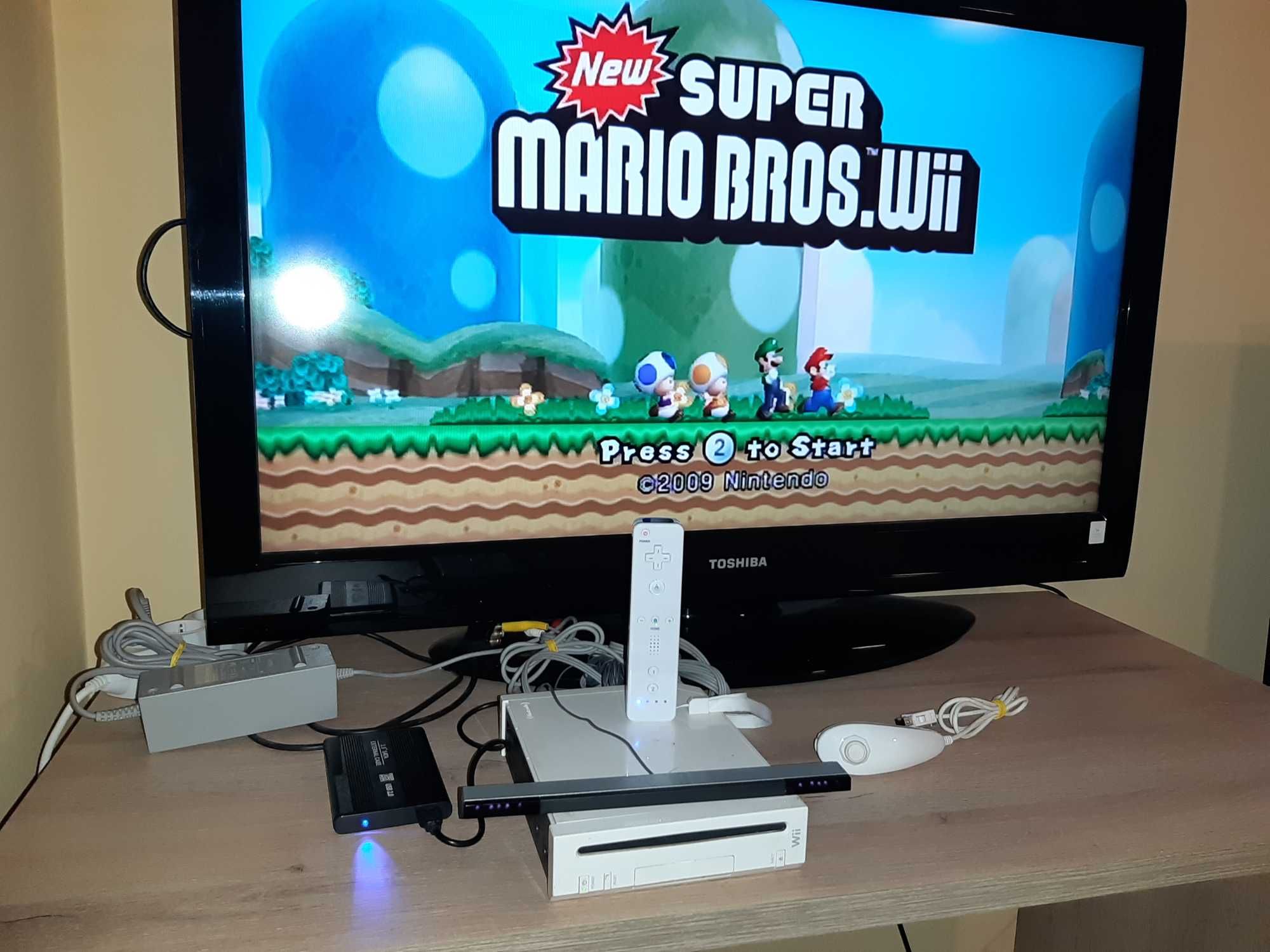 Нинтендо Nintendo Wii комплект цената е за всичко 89 игри на хард диск