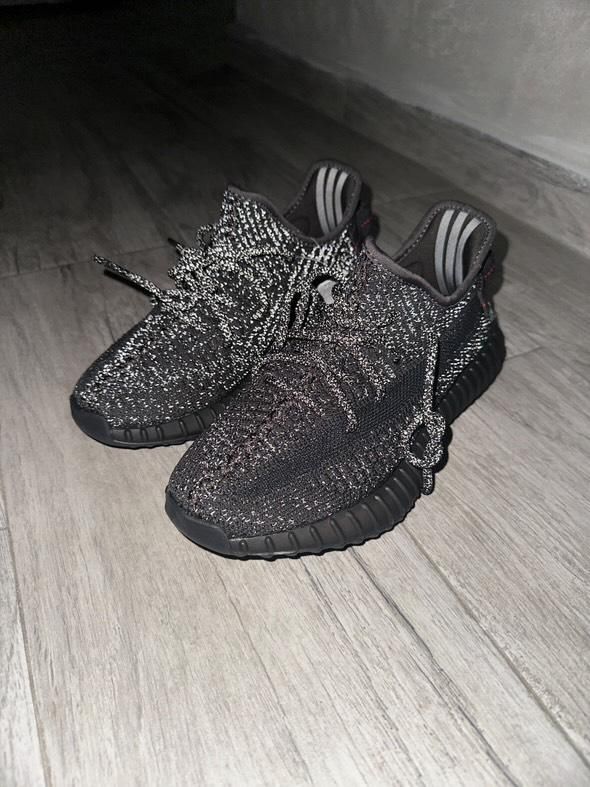 Yeezy 350 V2 black REFLECTIVE