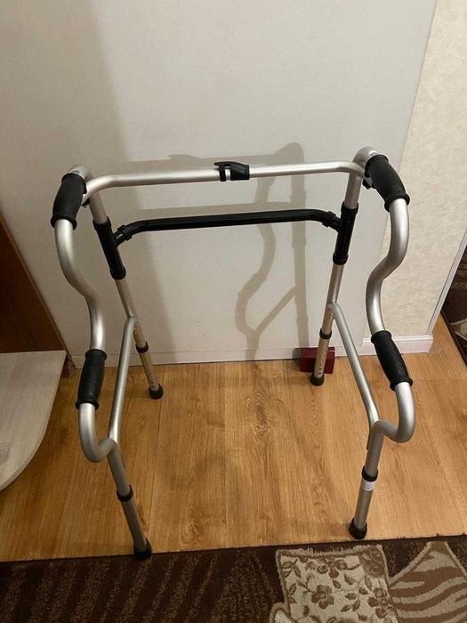 Продам отличный ходунок