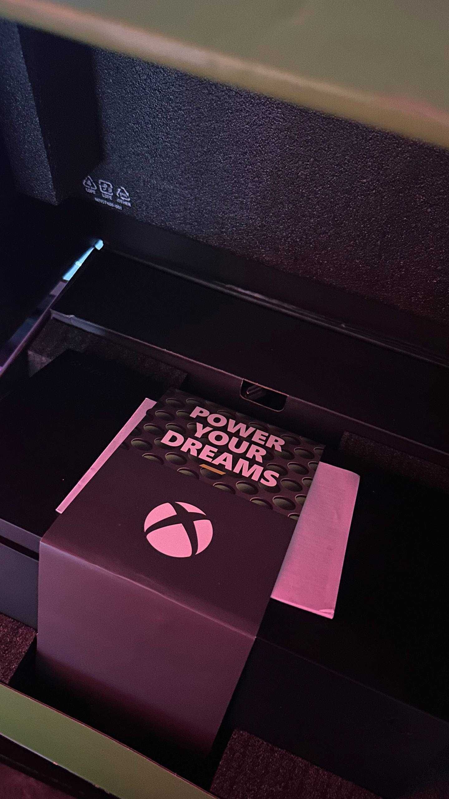 Продаю Xbox Series X — Идеальное Состояние