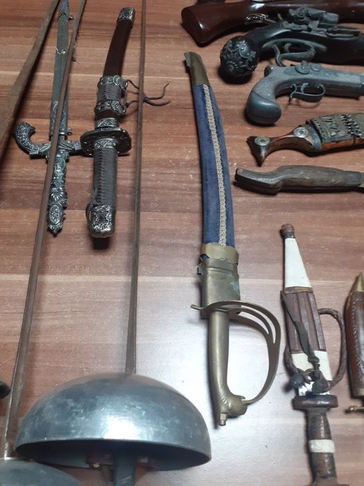 Стари  ками,кинжали,саби  и  пищови