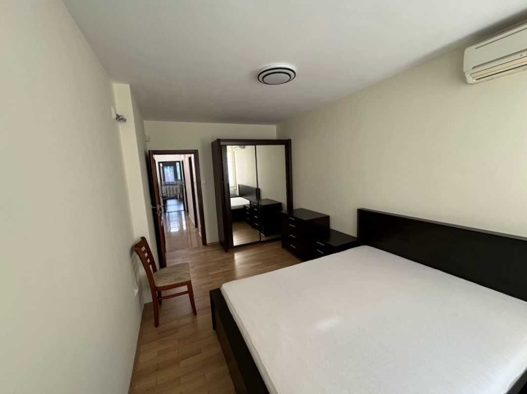 Дава се под наем Тристаен апартамент в София, Център - 100 кв.м за 816 € - Снимка #1