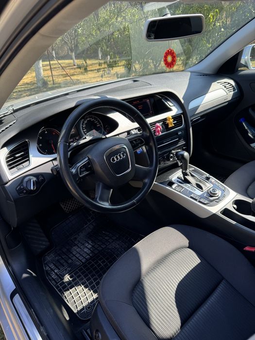 Vând Audi A4 b8 2012