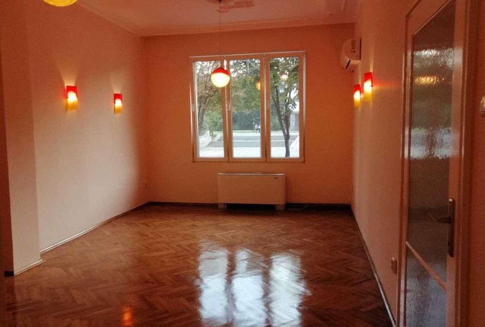 Дава се под наем Двустаен апартамент в Бургас, Център - 96 кв.м за 400 € - Снимка #4