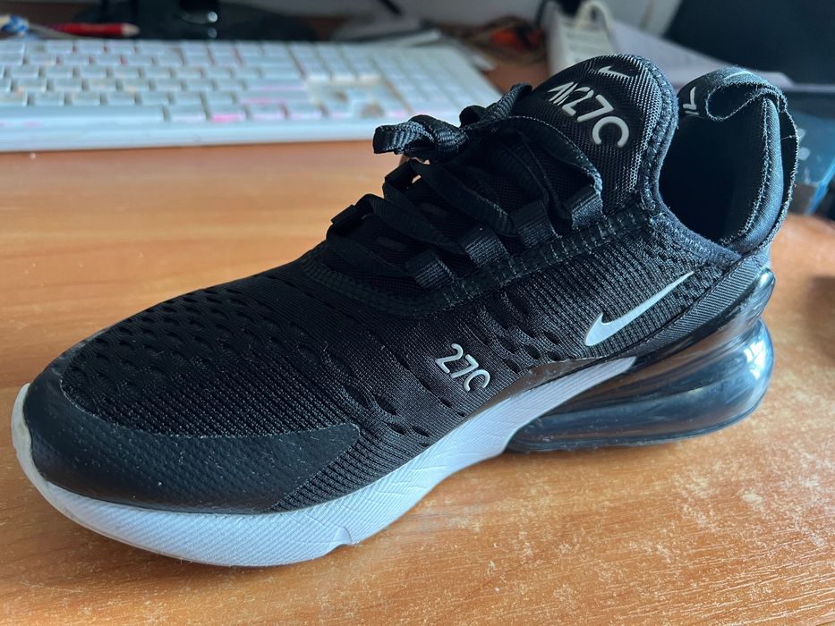 Adidasi nike air max 270