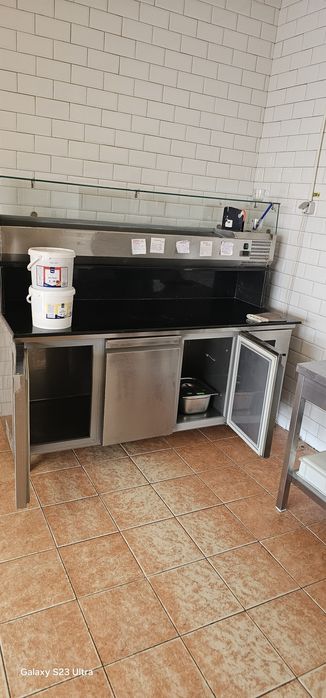 Masa pizza rece inox 185x70 cu 3 usi cu salatiera blat marmura