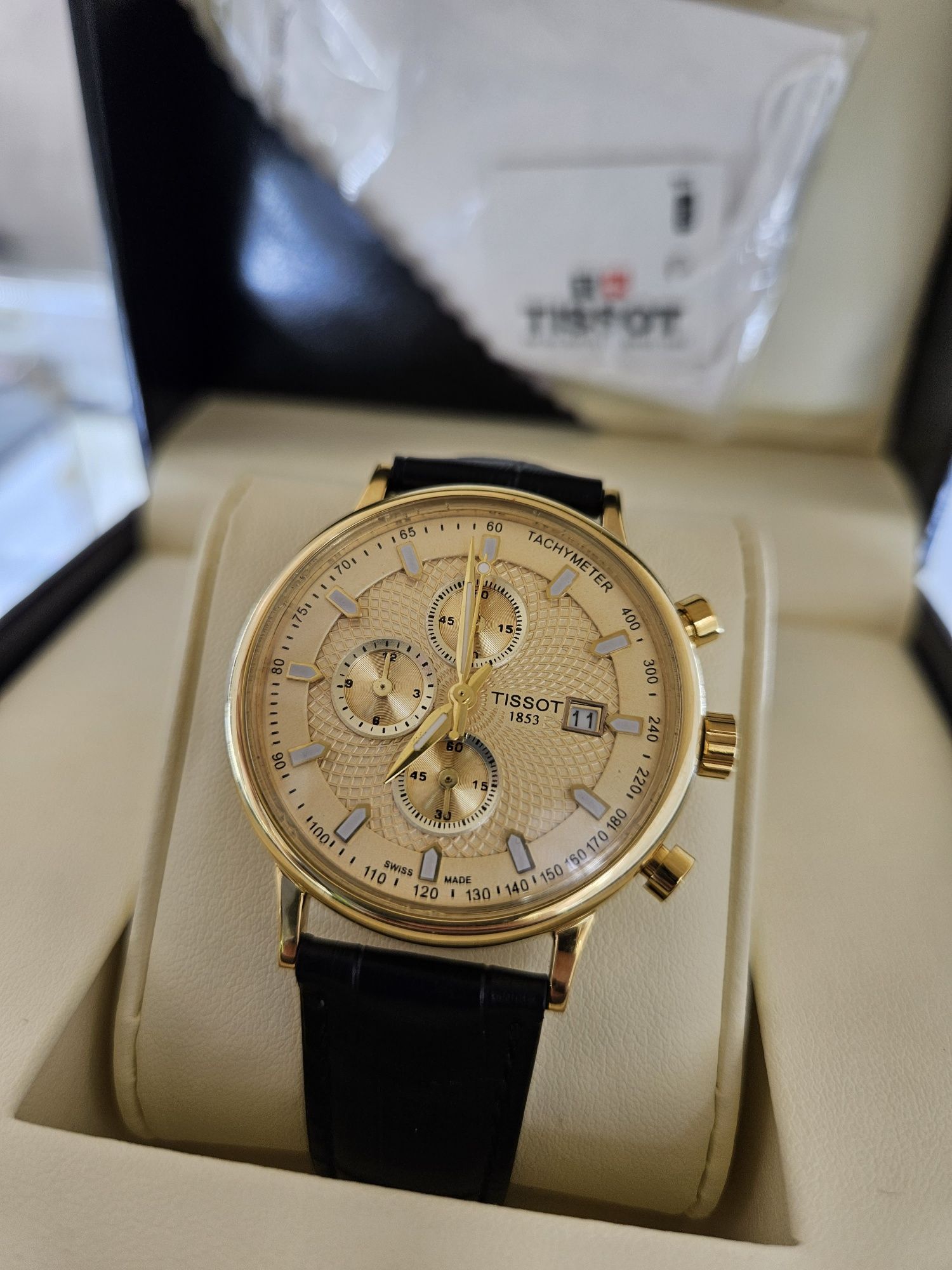 Продам золотые часы Tissot 750 пробы