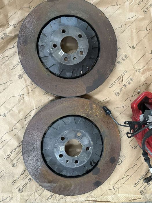 Предни спирачни апарати и дискове за Audi S8 4N