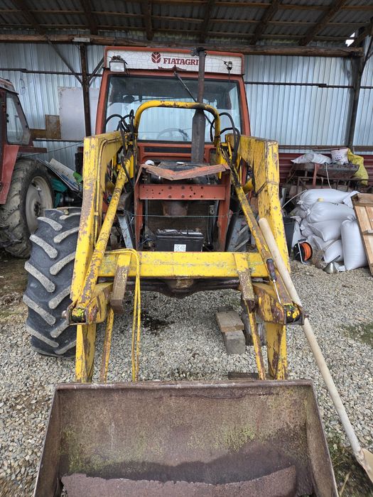 Vând tractor fiat 80 90 cu încărcător frontal