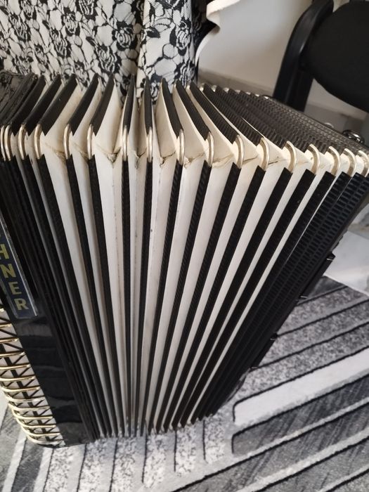 Vând acordeon hohner Atlantic 4 deluxe