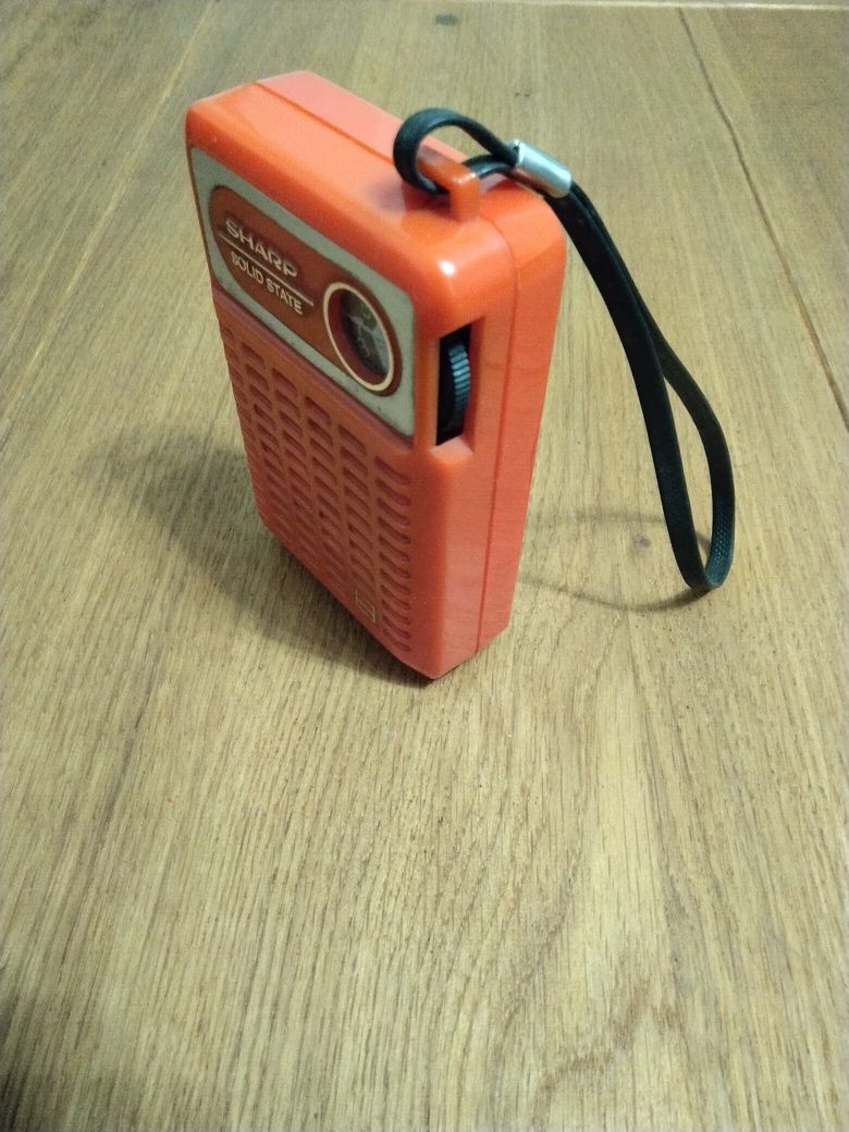 Продавам портативни ретро транзистори SHARP Model TR-173  SHARP BR-170