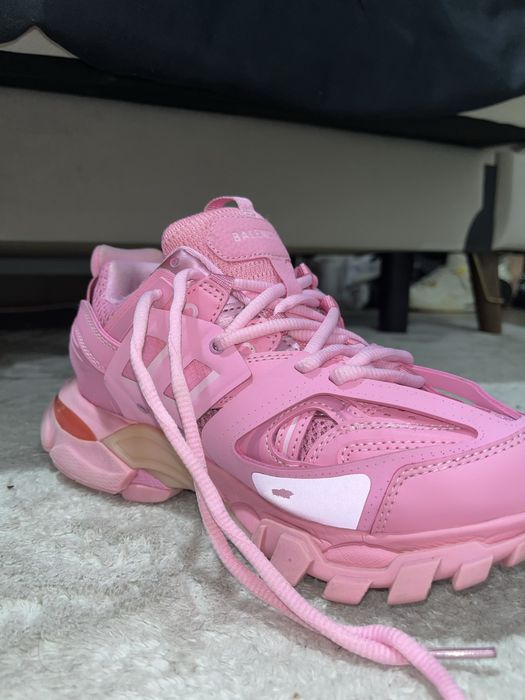 ballenciaga track Cu avnas de 50 de lei