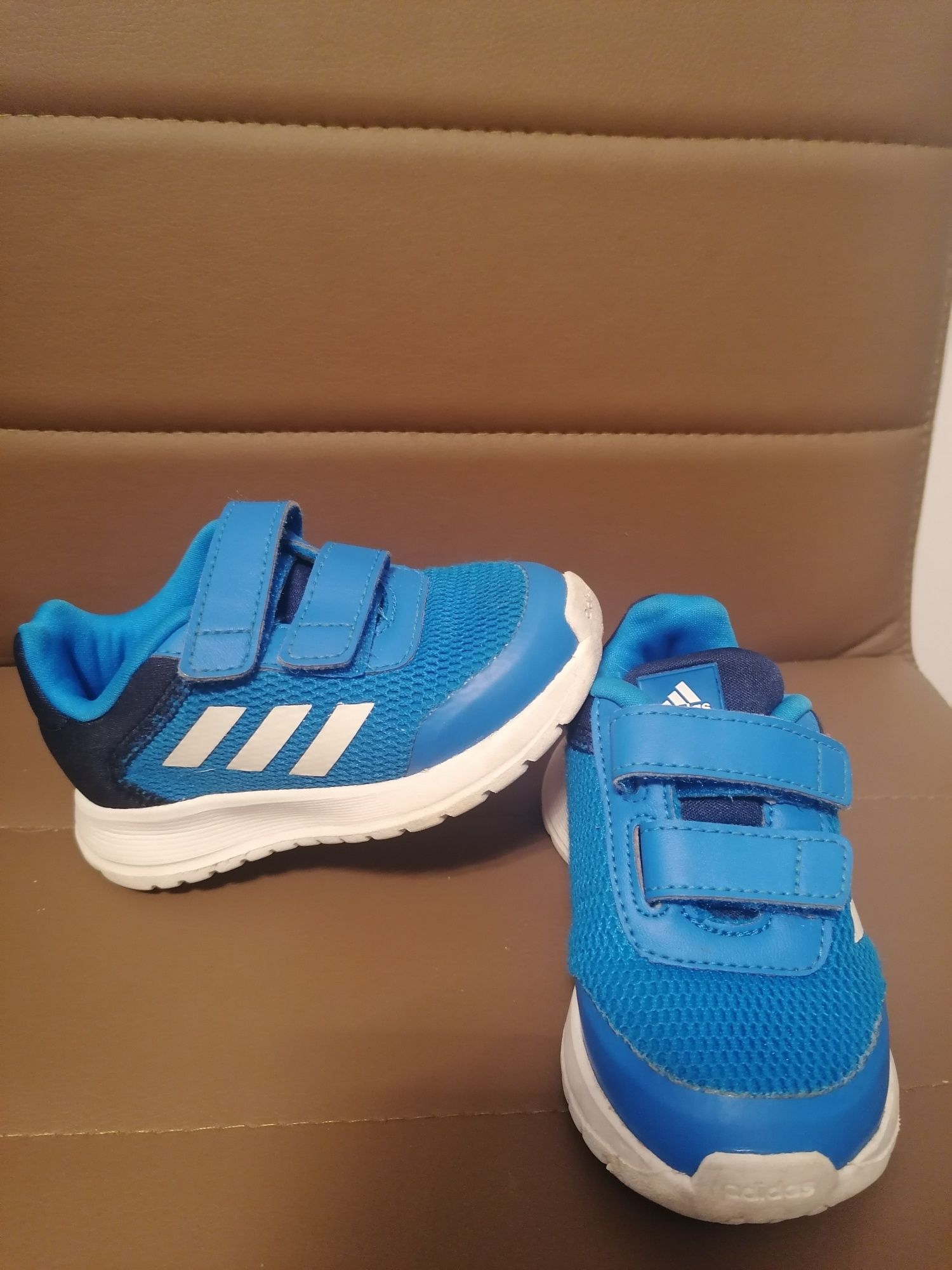 Маратонки Adidas 22