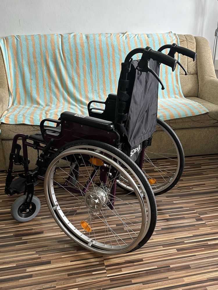 Scaun carut medical din aluminiu batrani handicap dizabilitati