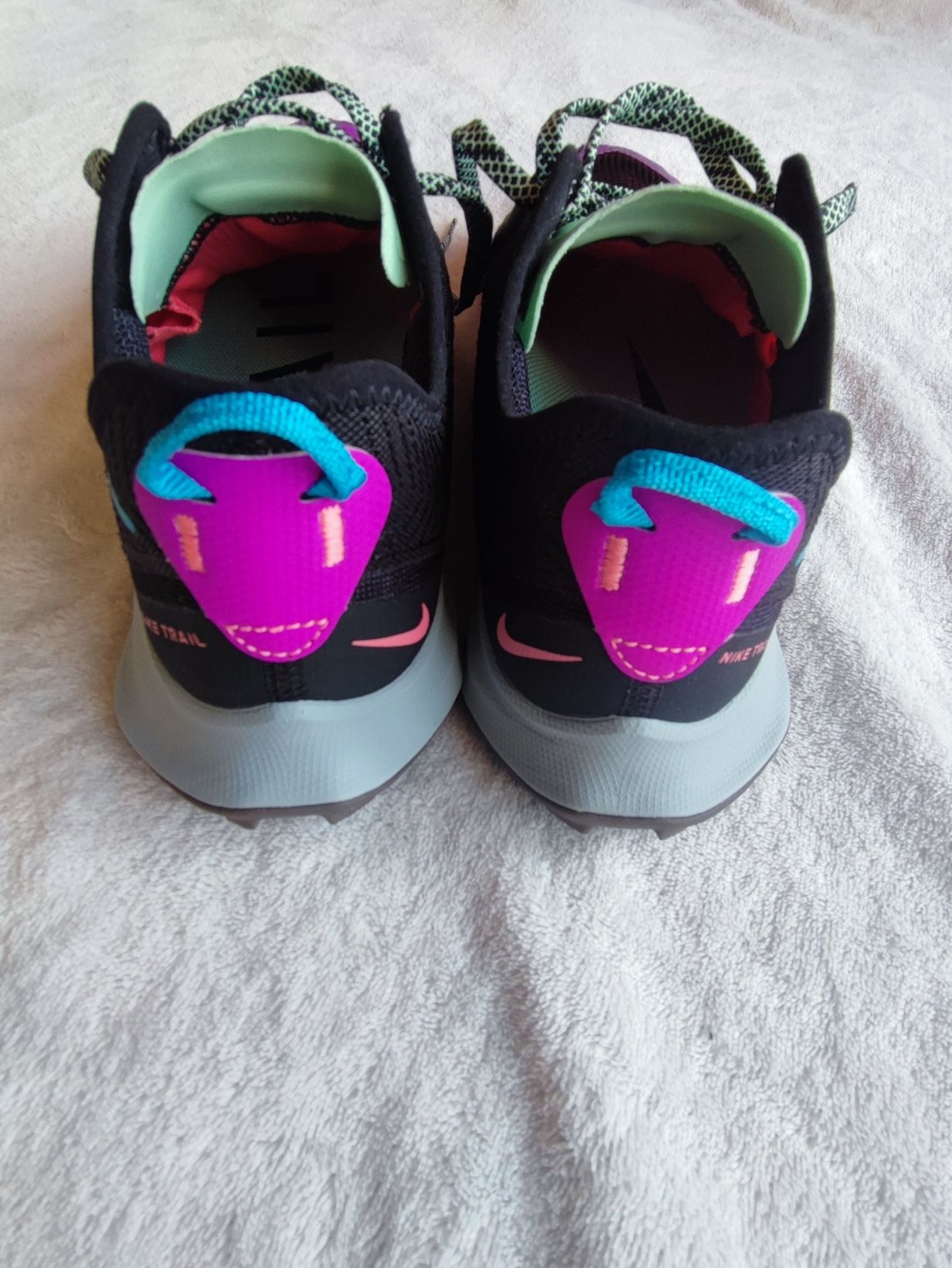 Nike Air Zoom Terra Kiger 8
