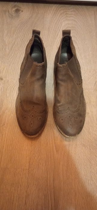 Дамски боти 2 чифта по 10 лева всеки чифт