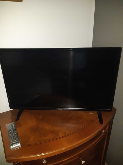 Продам телевизор 32'Led TV