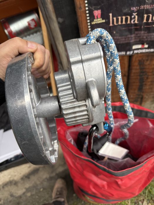 Dispozitiv de salvare sau coborare