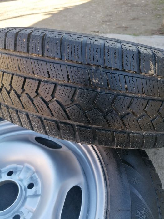 Anvelope iarnă 215 65 r16 cu jante tabla Duster