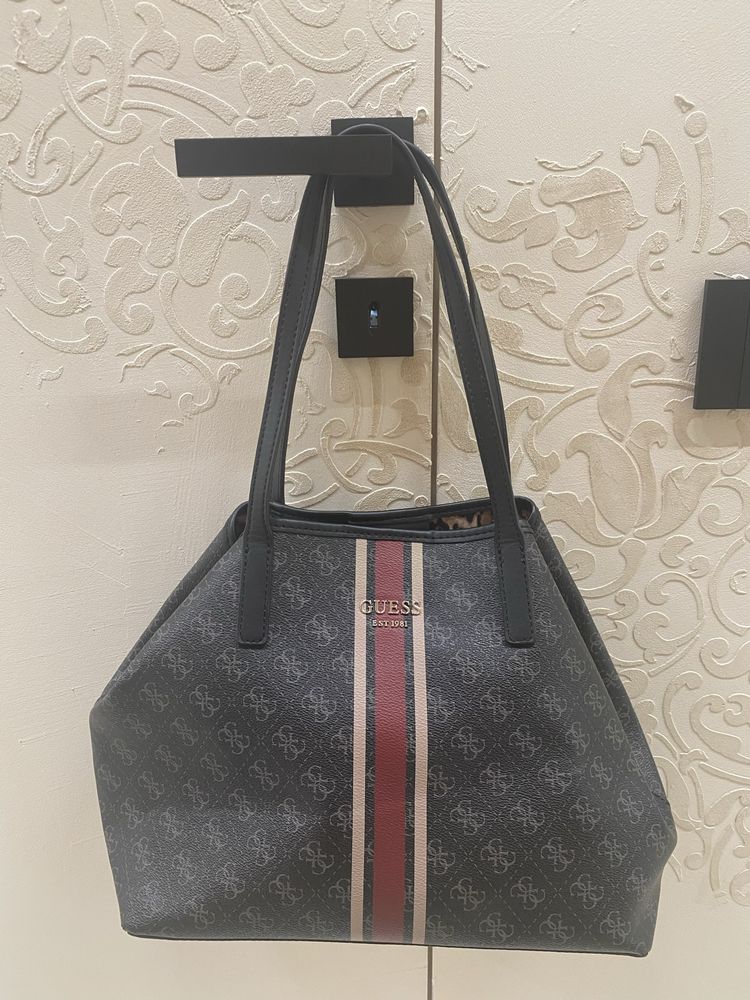 Чанта Guess голяма