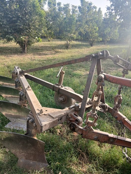 Traktor.bt.150.sotiladi.2006.yil.rama.butun..4korpus.plugi.bor.tolgan.