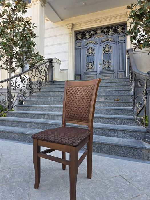 Стул b/u yogochdan yasalgan 300 dona bor