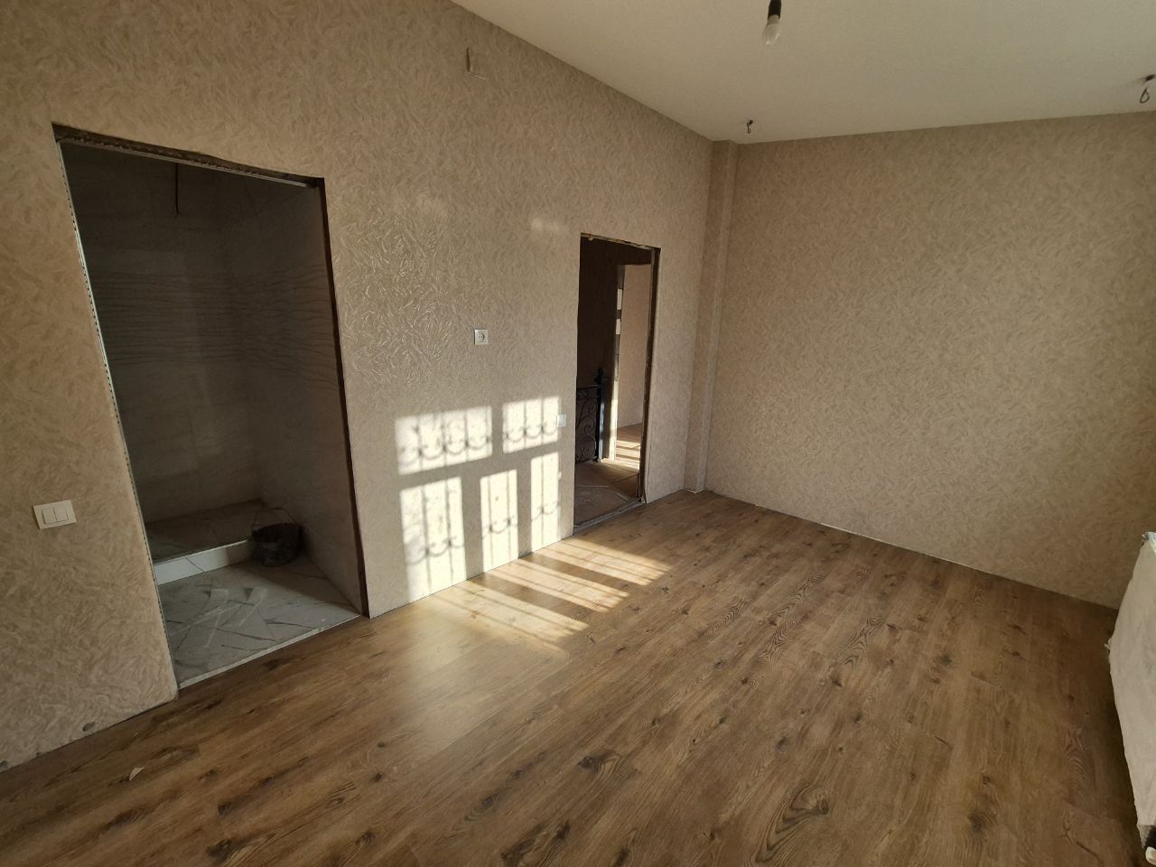 Срочни продам sergeli darxon maxala kadastir bor yengi dom yengi qo'ri