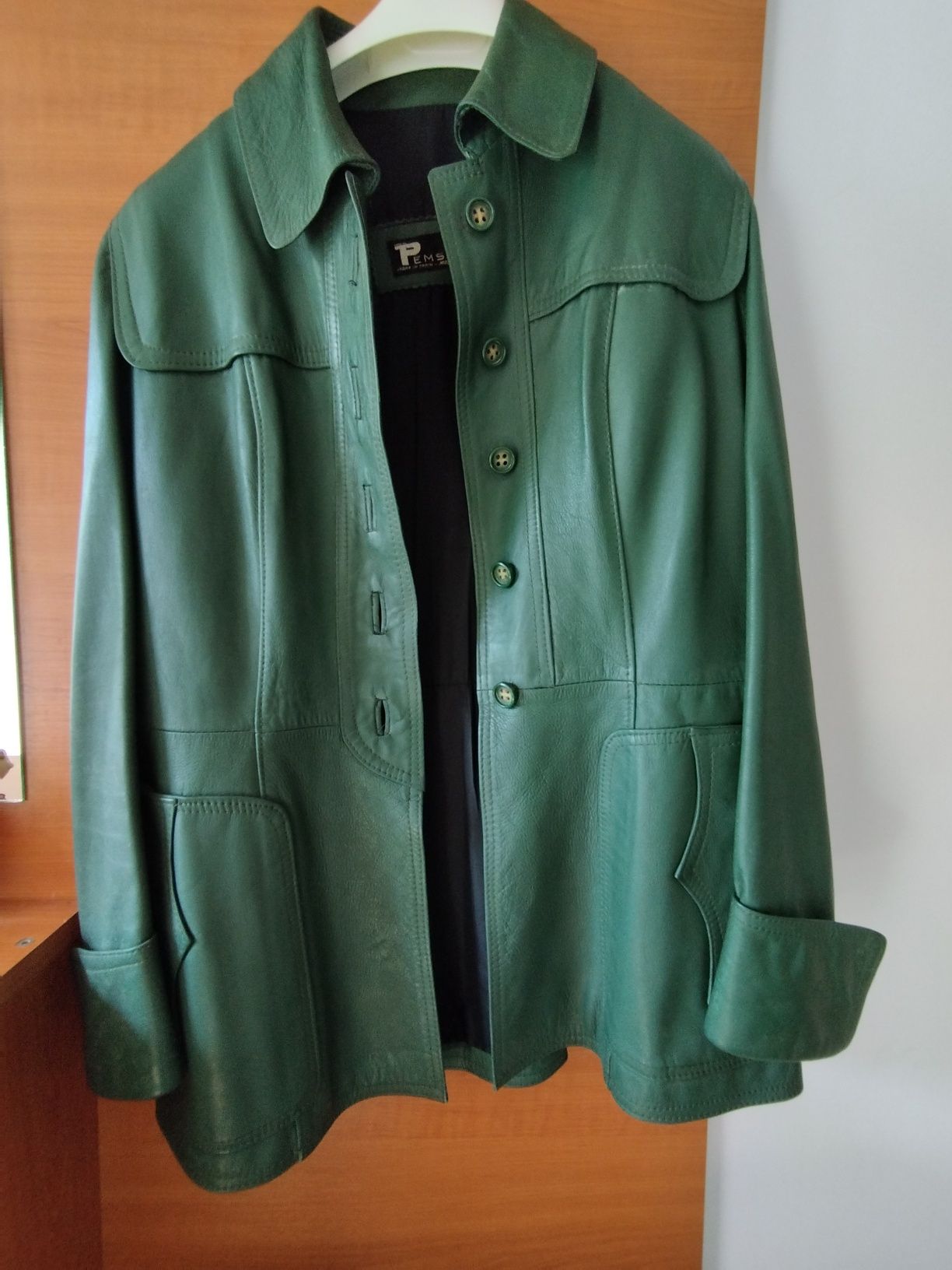 Geacă vintage piele ,mărimea S/M stare foarte bună , mărimea M