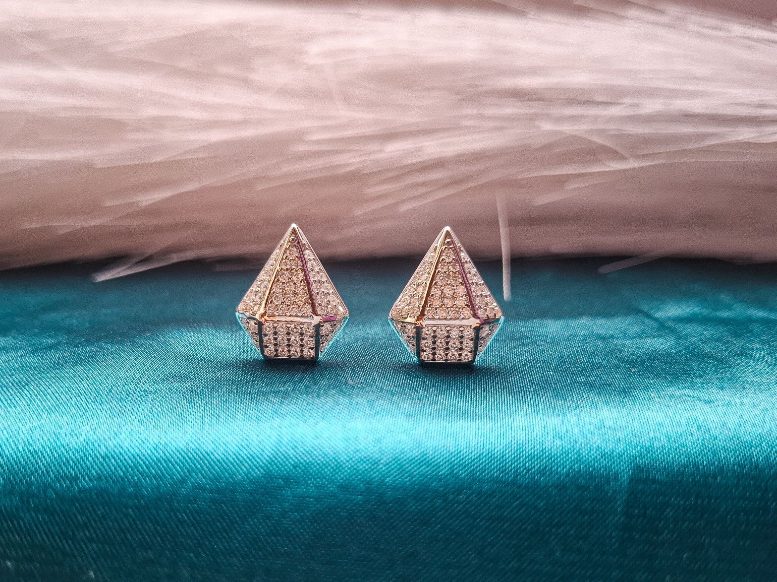 Cercei cu moissanite