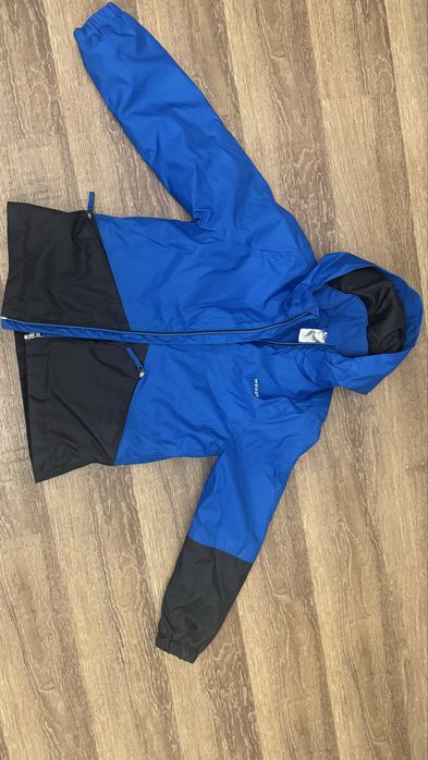 Демисезон куртка на мальчика 140