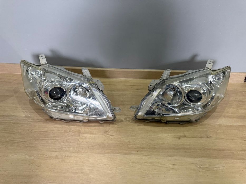 Фары на Toyota Aureon