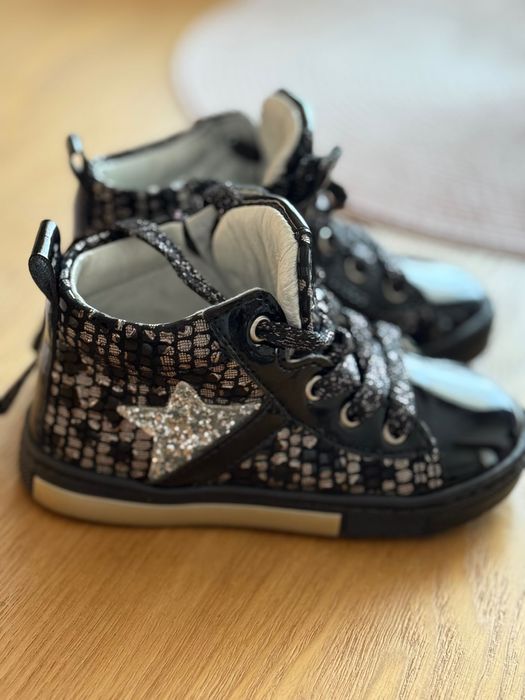 Черни лачени боти Primigi