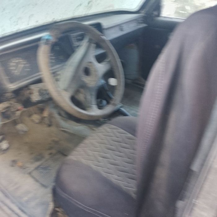 Vaz 2107 pul zarur sotiladi