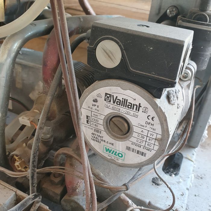 Centrala termica Vaillant VUW INT 282 si detector de gaz TECNOGAS CD64