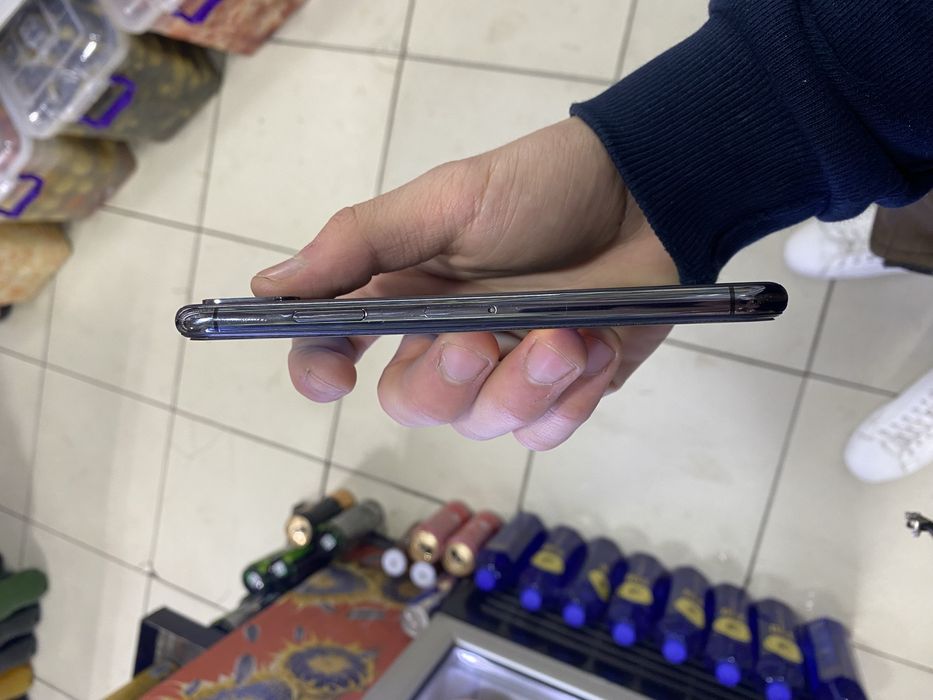 Iphone x srochna sotiladi