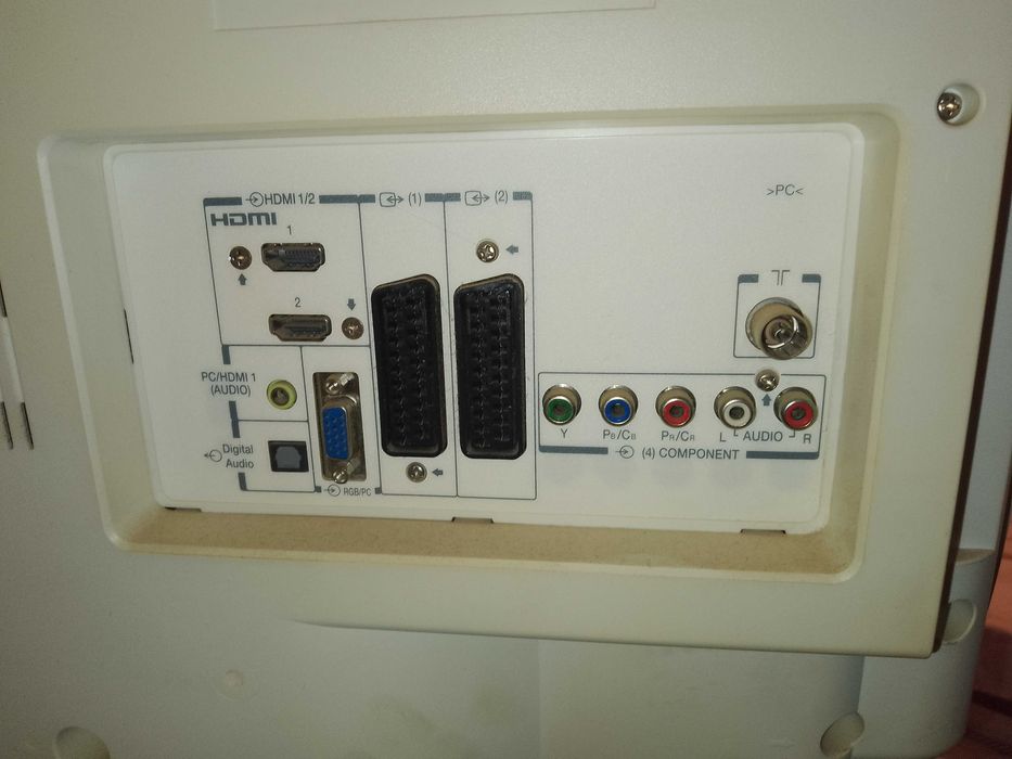 телевизор 100 см. диагонал без забележки