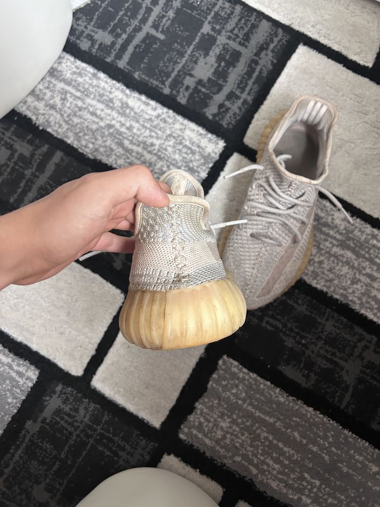 Vand Adidas Yeezy