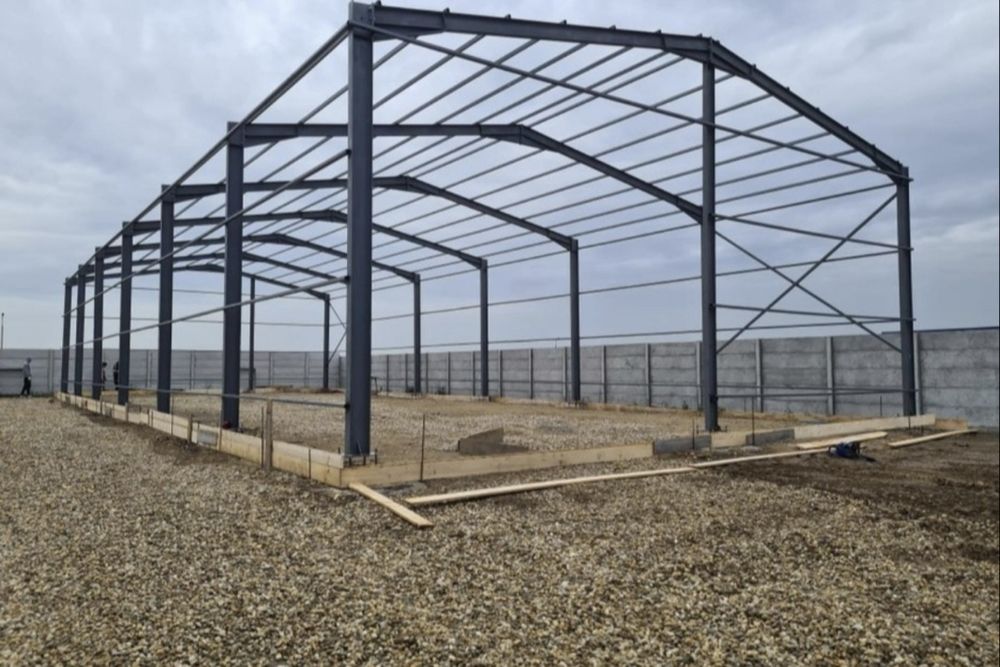 Vand Hale și structuri metalice.
Avem pe stoc o gama variata de dimens