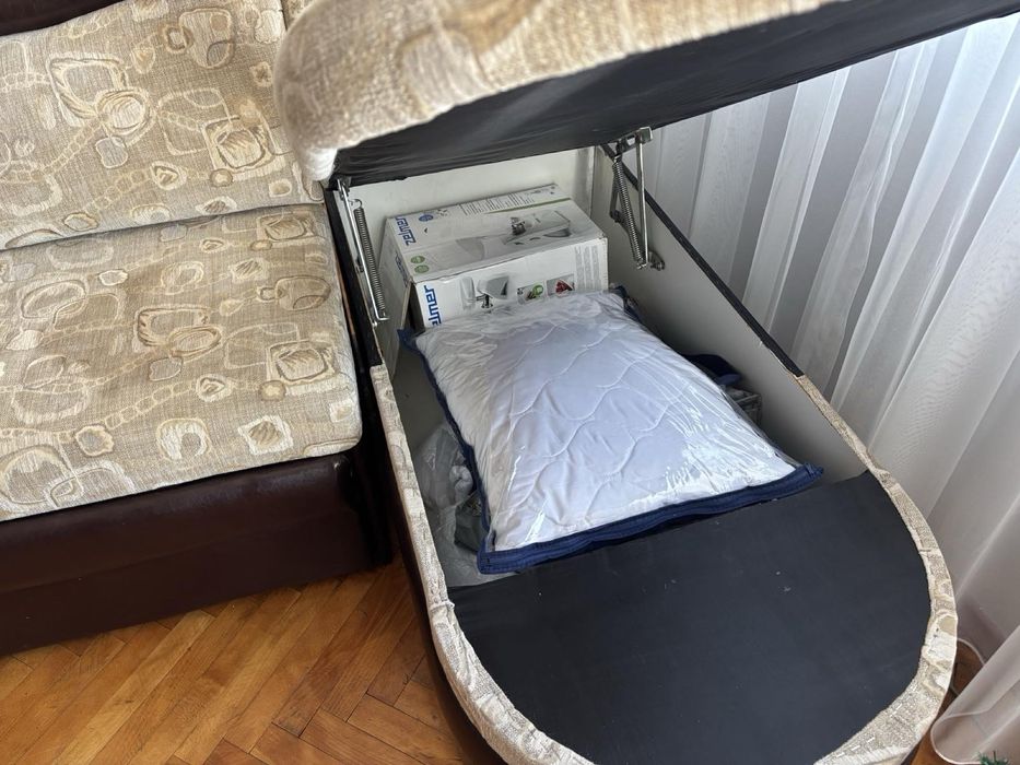 Ъглов диван с функция сън