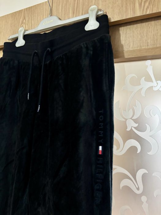 Pantaloni de catifea Tommy Hilfiger marimea M