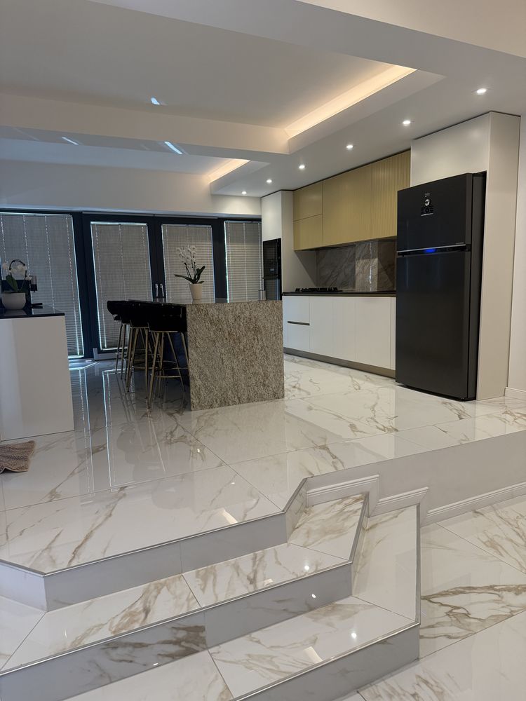 Cladire de vanzare 543 mp (casa + spatiu comercial) Bul Primaverii
