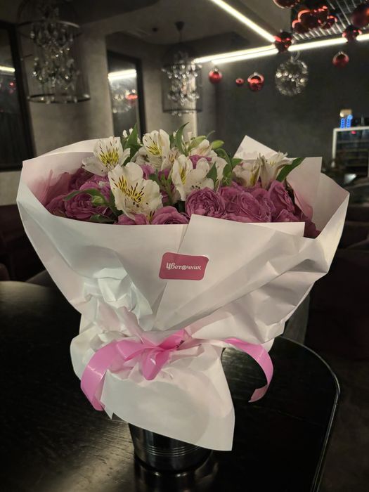 Букет пилны молочноцветковым (Paeonia lactiflora)