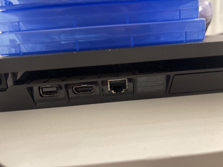 S4 Slim 500GB + 2 controllere + 6 jocuri