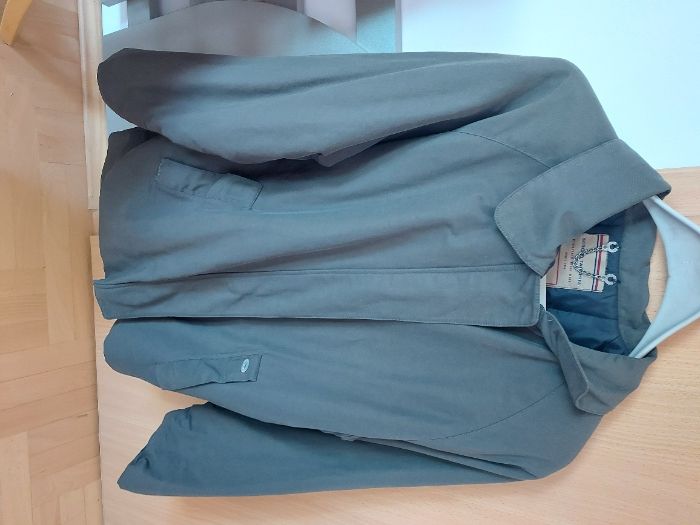 Продавам ново дамско пролетно-есенно яке донесено от Италия